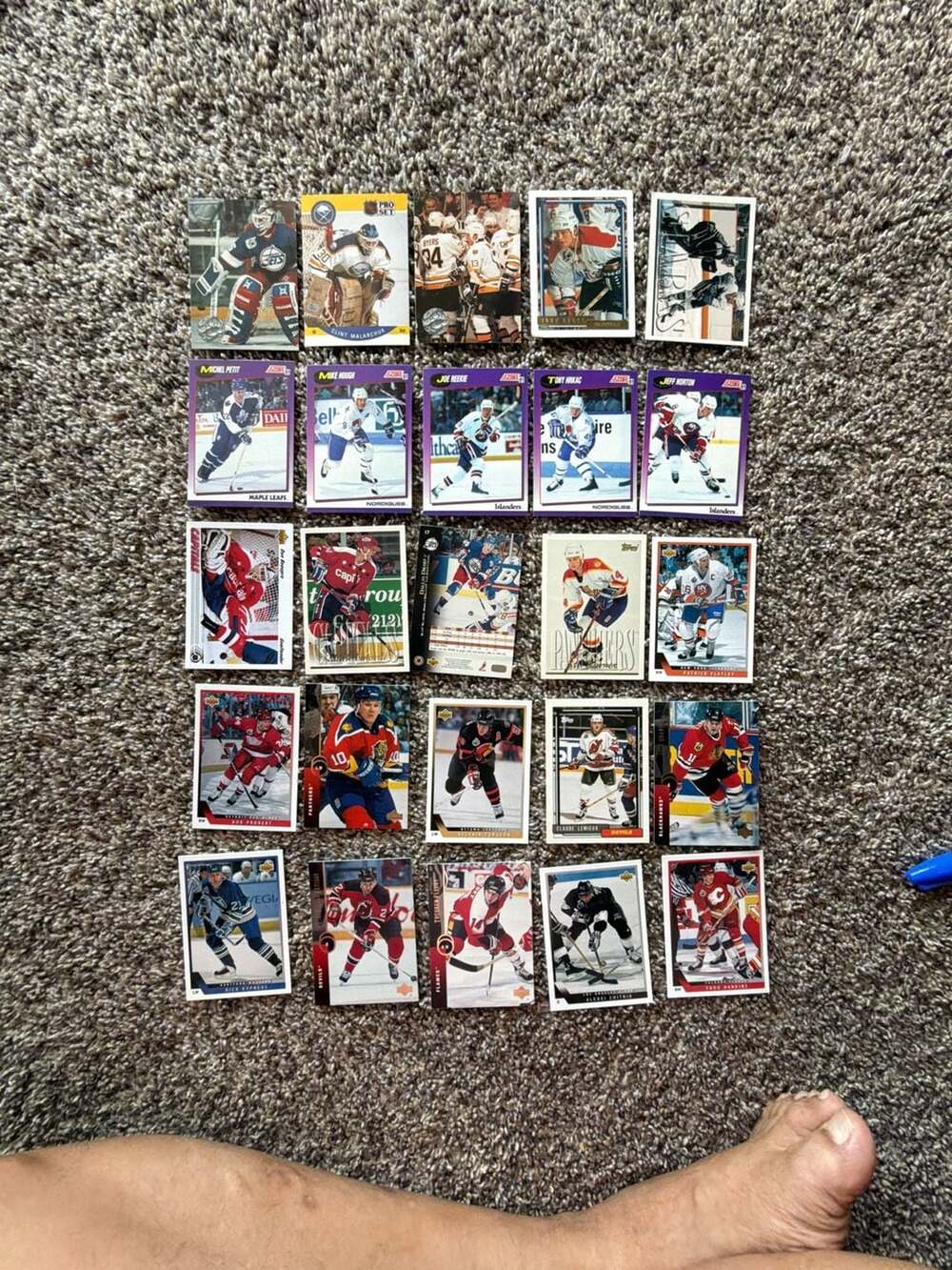 LOT 25 Hocky cards 1990s French English NHL